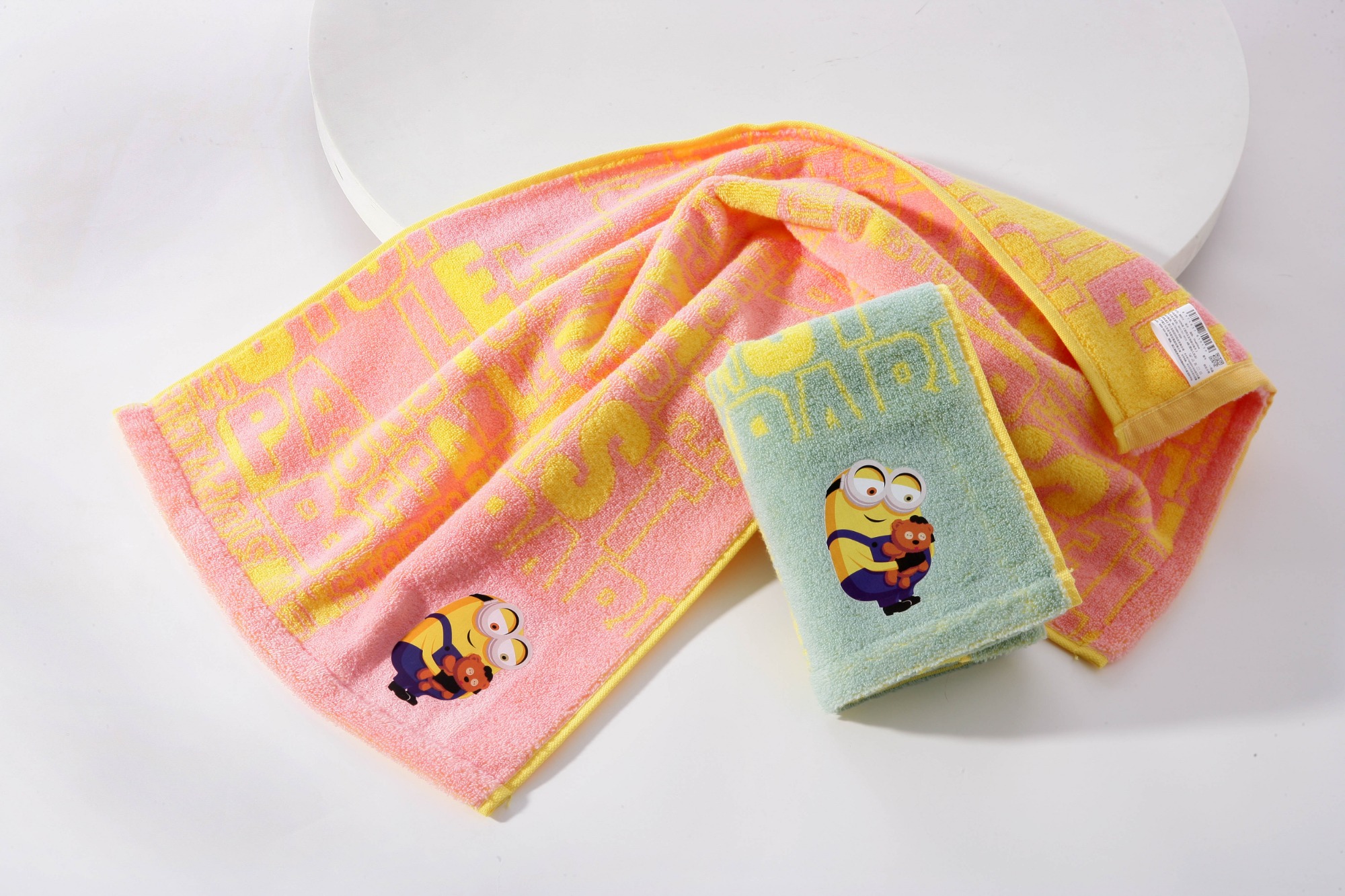 Minions satin embroidered towel (M8013)