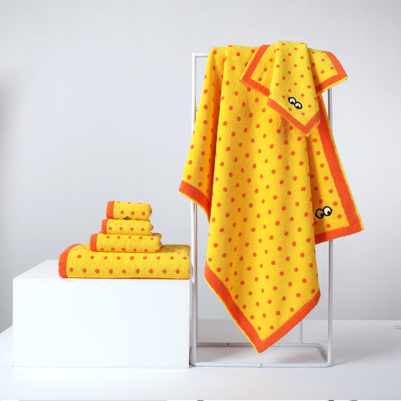 Minions cotton embroidered bath towel (Y8871)