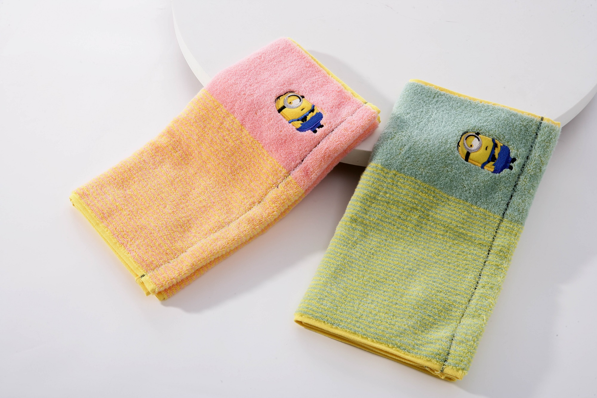 Minions cotton embroidered square towel (F8418)