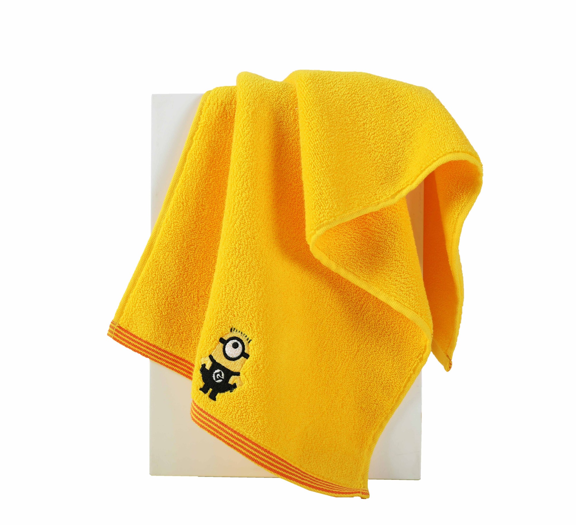 Minions satin embroidered towel (M8084)