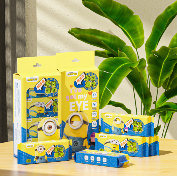 Minions Ultra Mini hand and mouth wipes 8 pieces 8 packs（C0992）