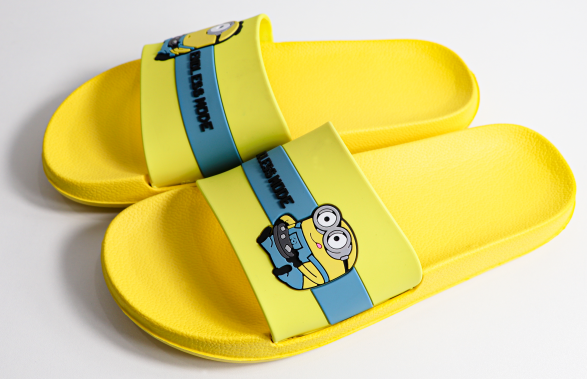 Minions comfortable male sandals L6613