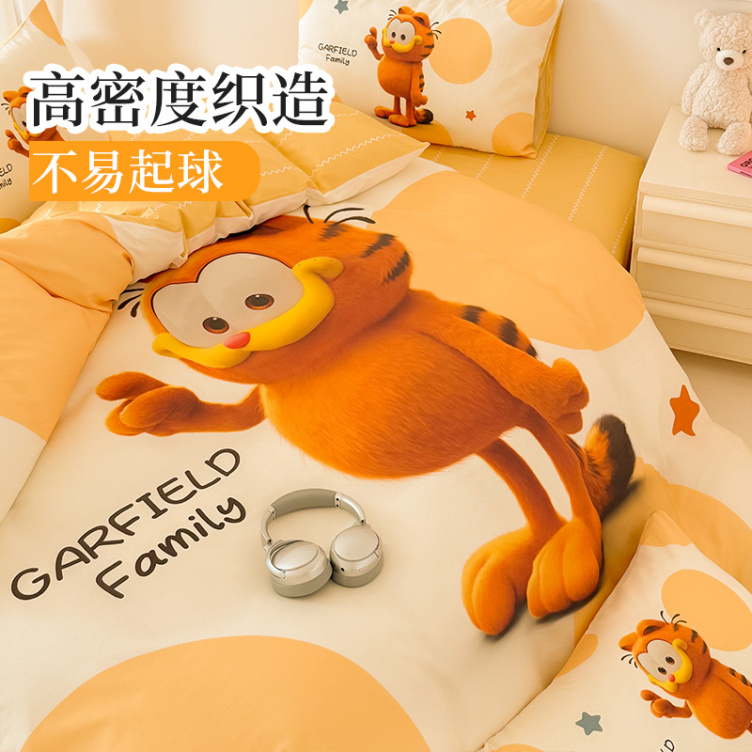 The Garfield Movie Polka Dot Garfield 4-piece Bedding Set