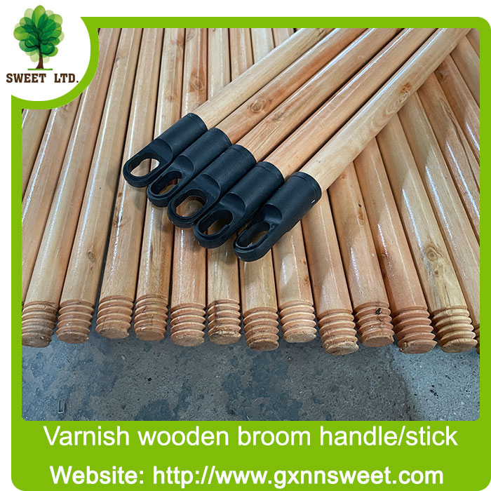 Varnished wooden heavry push street plat broom stick handle with tip cepillos de escoba