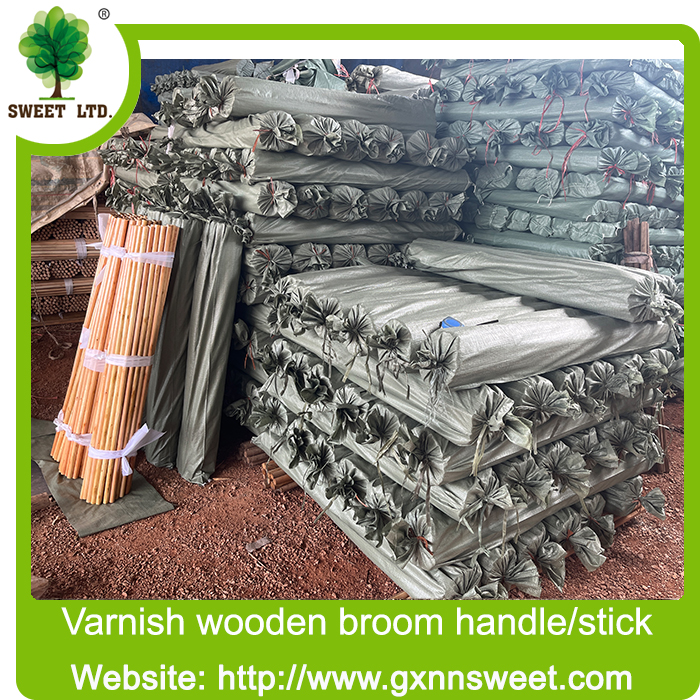 120cm varnished wooden broomstick
