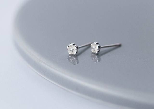 Stud Earrings,Sterling Silver Stud Earrings,Tiny Stud Earrings,Minimalist Earrings,Earrings Studs,Earring Findings,Flower Earrings(ZE410)