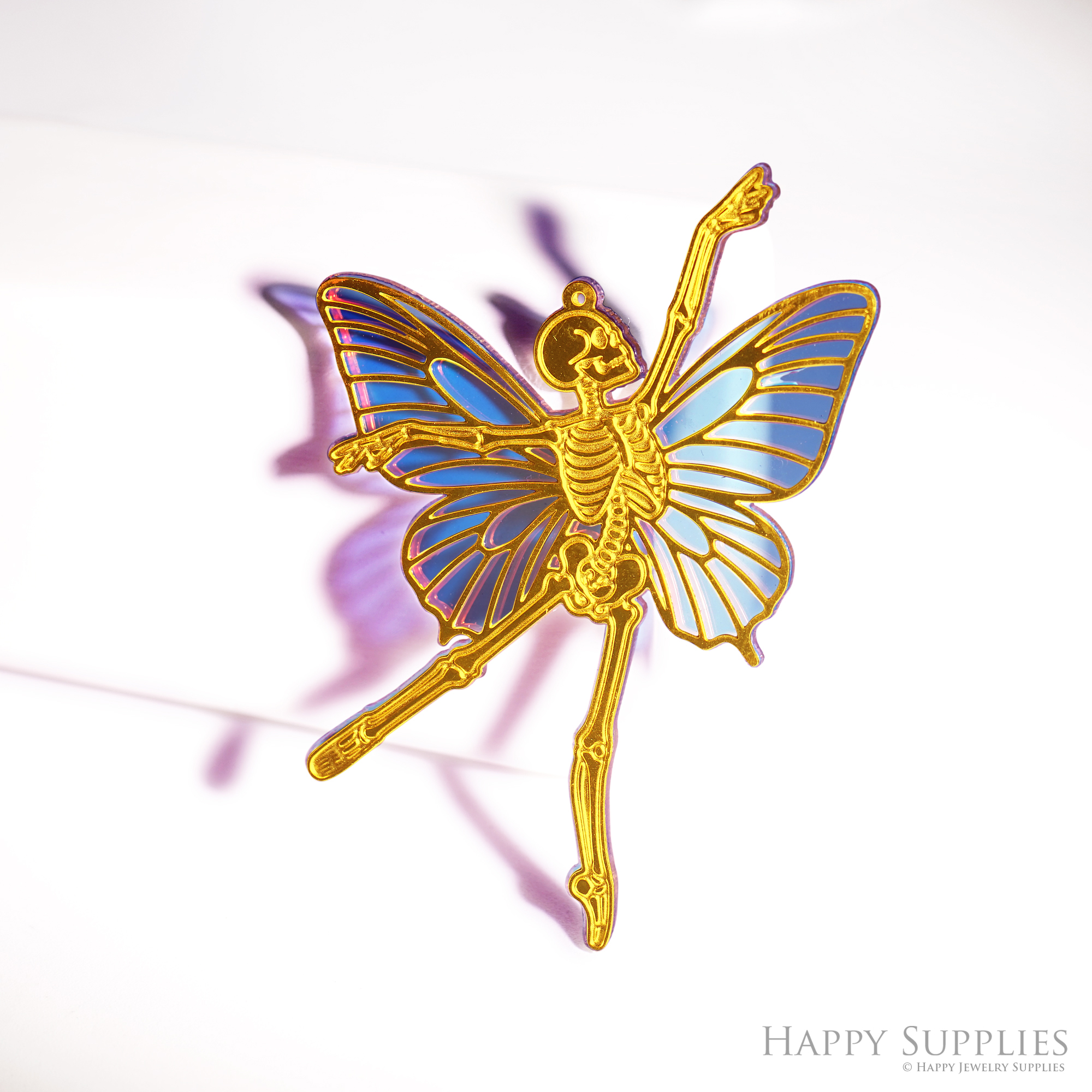 2pcs Rainbow Skull Charm,Brass Prism Charm,Iridescent Skull Light Catcher,Hollow Skull with Wings for DIY Suncatchers,Window Hanging Decor(Q022)