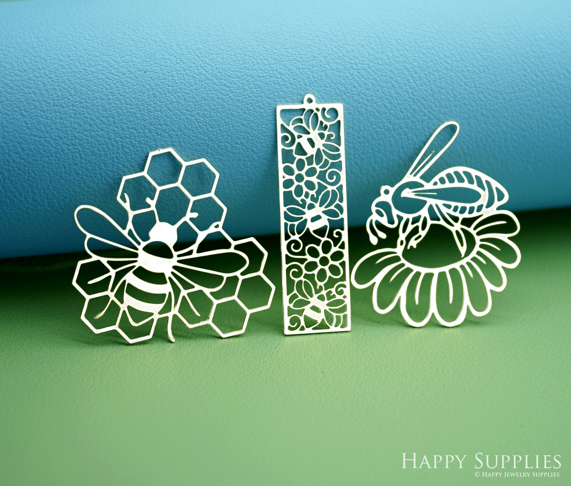 2pcs Stainless Steel Jewelry Charms, Raw Brass Charms, Bee Charms, Earrings Findings, Stainless Steel Silver Jewelry Pendants, Brass Jewelry Findings, Stainless Steel Pendants Jewelry Wholesale (D3024)