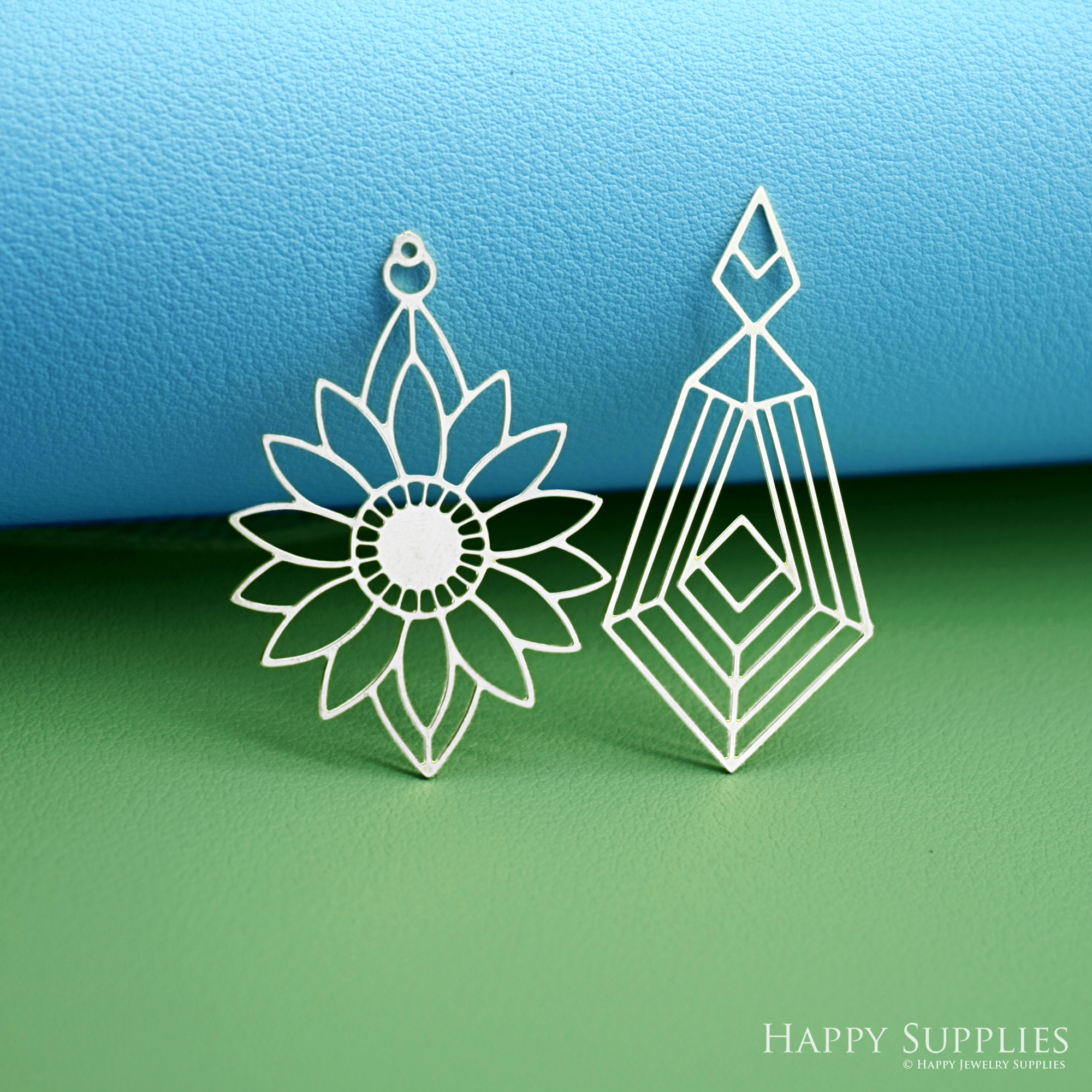 2pcs Stainless Steel Jewelry Charms, Raw Brass Charms, Flower Charms, Earrings Findings, Stainless Steel Silver Jewelry Pendants, Brass Jewelry Findings, Stainless Steel Pendants Jewelry Wholesale (D3022)
