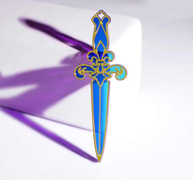 2pcs Rainbow Dagger Charm, Fleur de Lis Brass Prism Pendant, Iridescent Gothic Sword Light Catcher, DIY Jewelry Supply, Sword Suncatchers (Q134)