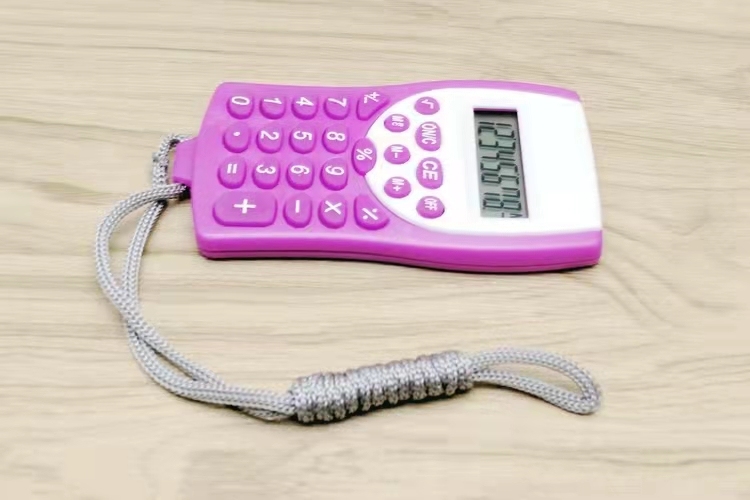 Calculadora pequeña con cordón