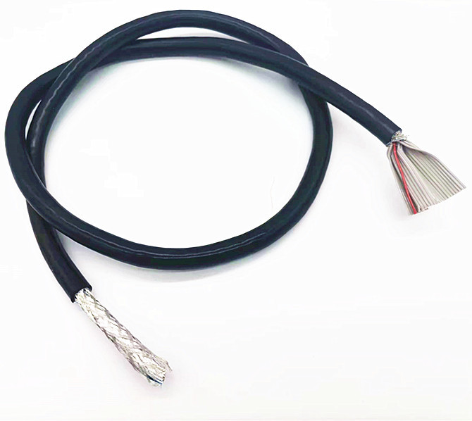 28 AWG、0.050インチ（1.27mm）ピッチ撚り線ラウンドジャケット/シールドフラットケーブル