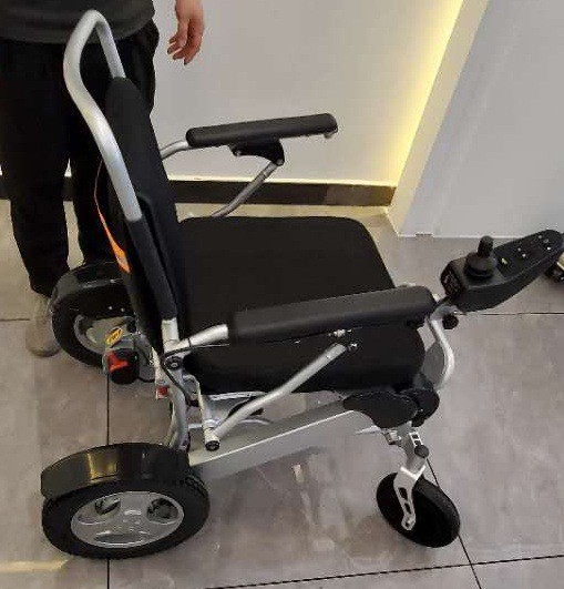Four-wheel mobility portable aluminum alloy frame folding brushless motor lithium electric wheel chair