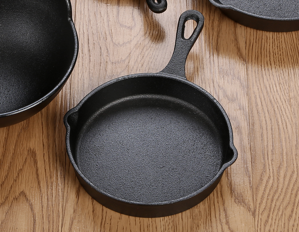 HAWOK Cast Iron Miniture Skillet, mini server, Balck Round Mini pan DIA  5.3inch Pack of 6