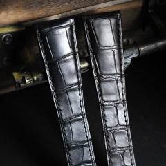 Alligator strap for Cartier Calibre 42mm  W7100037