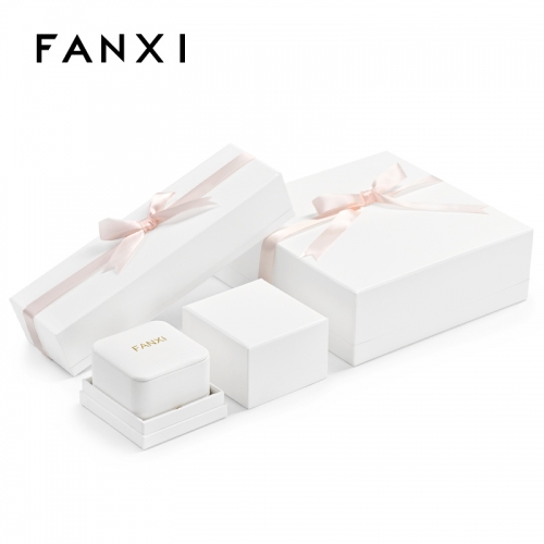 Custom logo white leather jewelry box with microfiber inside