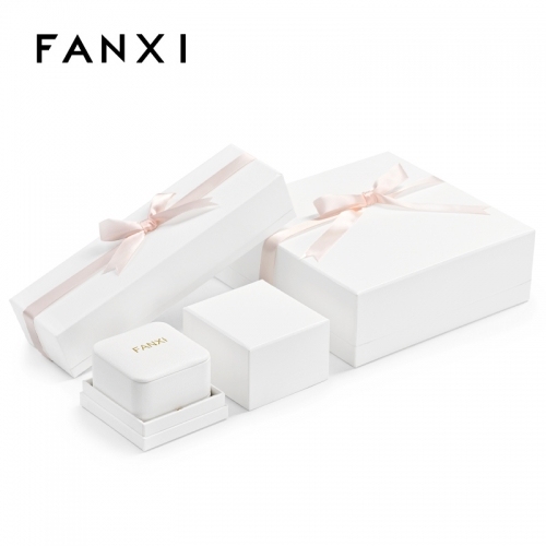 Custom logo white leather jewelry box with microfiber inside