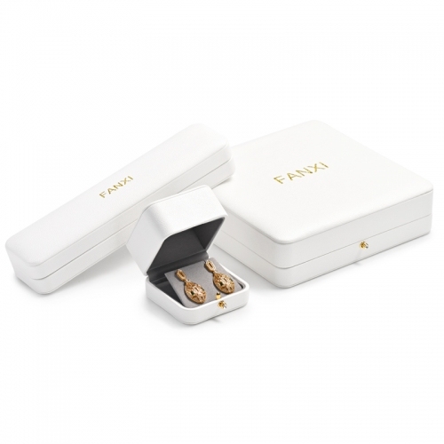 Custom logo white leather jewelry box with microfiber inside