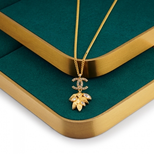 Luxury metal jewelry display stand sets with green microfiber