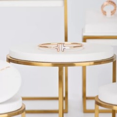 Luxury metal jewellery display set with white microfiber