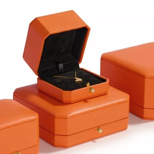 Custom logo/colour leather jewelry packaging box with black velvet inside
