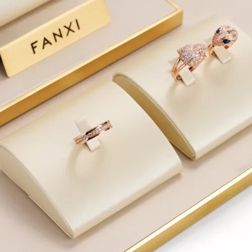 FANXI champagne luxury metal frame jewelry display set with pu leather