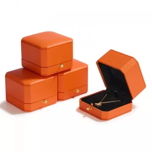 Custom logo/colour leather jewelry packaging box with black velvet inside