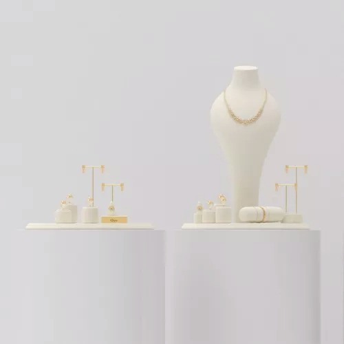 FANXI luxury new design beige microfiber jewelry display stand set with metal