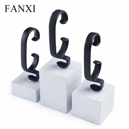 FANXI Custom Logo Jewelry Exhibitor Organizer Silver Lacquer Base With Black Rubber C ring For Bangle Bracelet Watch Display Holder