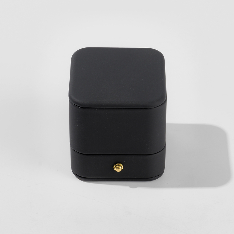 FANXI Custom black velvet and leather jewelry box