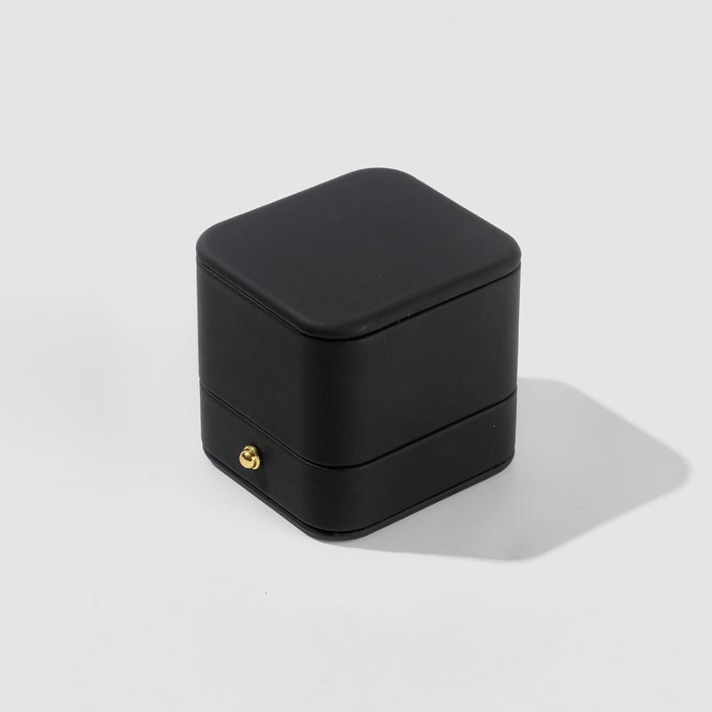 FANXI Custom black velvet and leather jewelry box