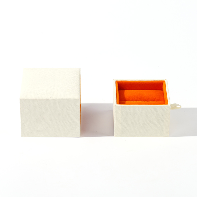 FANXI Custom white velvet inside ring box