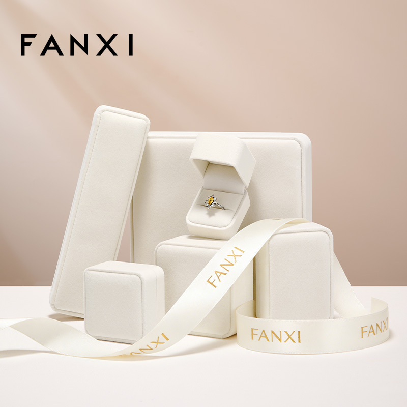 FANXI Luxury Off-white Long Plush Velvet Jewellery Box