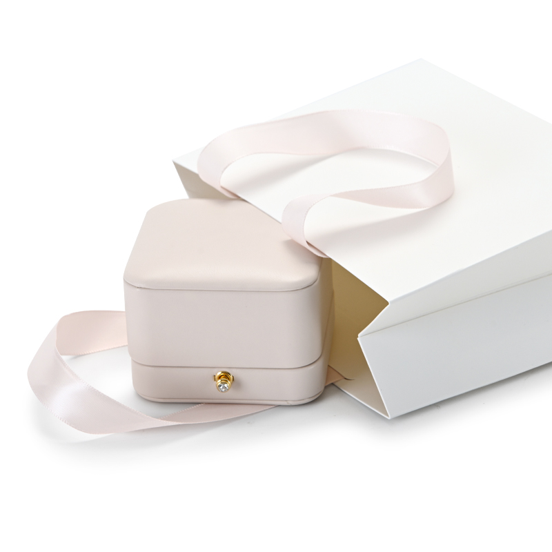 High Quality Custom Logo Jewelry Bag For Counter Shopping Bag With Handle Coated Paper Bag