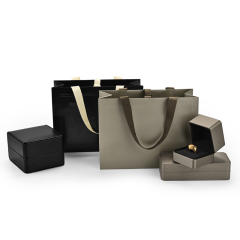 Wholesale Custom Logo Color Printed Luxury Paper Bag Jewelry Gift Packaging Bags with Handle Recycle Paper Shopping Bag