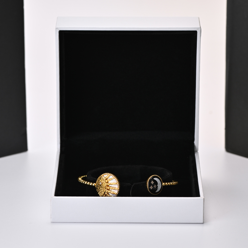 New Arrival custom Bangle box white fancy paper with velvet inside Jewel Packaging box bracelet Jewelry Boxes