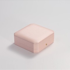H096-Customized Luxury Pink Pu Leather With Microfiber For Long Chain Necklace Bangle Pendant With Metal Button
