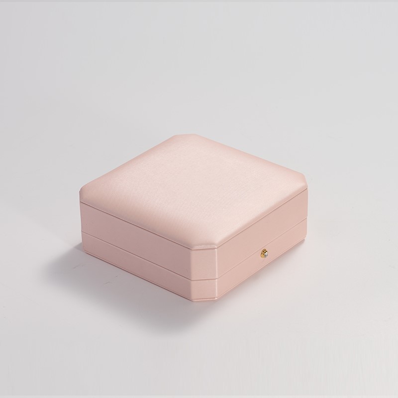 H096-Customized Luxury Pink Pu Leather With Microfiber For Long Chain Necklace Bangle Pendant With Metal Button