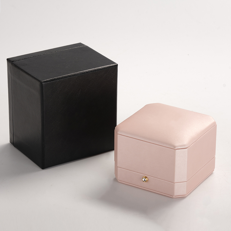 H096-Customized Luxury Pink Pu Leather And Microfiber For Ring Necklace Pendant With Metal Button