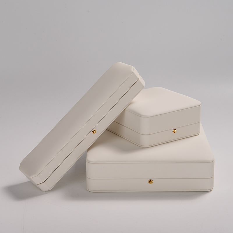 hot sale luxury white pu leather and microfiber jewelry box set hold ring necklace bangle pendant with metal button