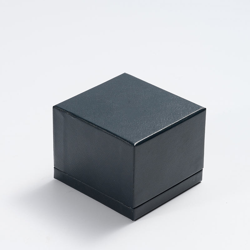 H076 Luxury Jewelry Ring Box PU Leather Microfiber Wedding rings Gift Jewelry Packaging With Out Paper Custom Box