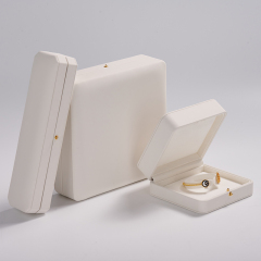hot sale luxury white pu leather and microfiber jewelry box set hold ring necklace bangle pendant with metal button