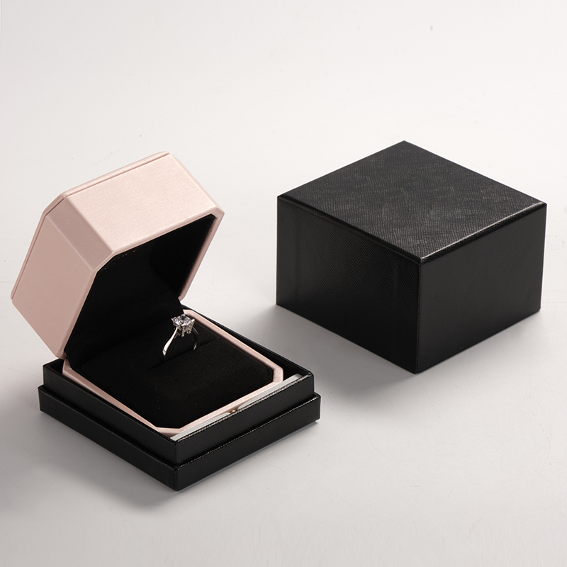H096-Customized Luxury Pink Pu Leather And Microfiber For Ring Necklace Pendant With Metal Button