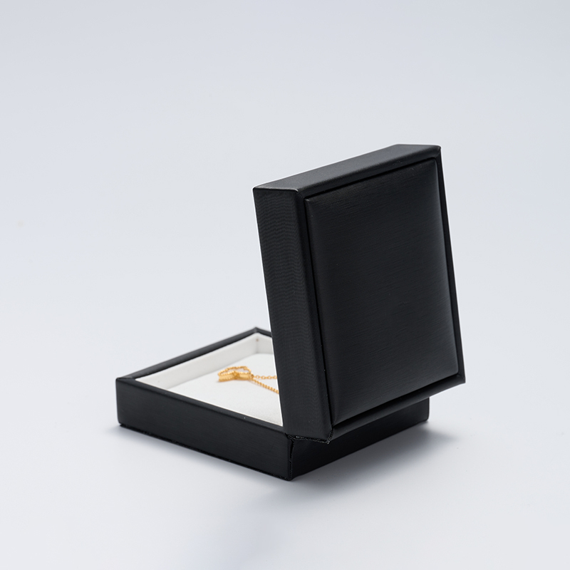 New Customized High Quality Black PU Leather Necklace Pendant Jewelry Packaging Box