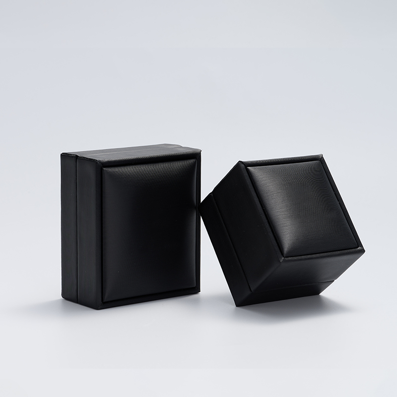 New Customized High Quality Black PU Leather Necklace Pendant Jewelry Packaging Box