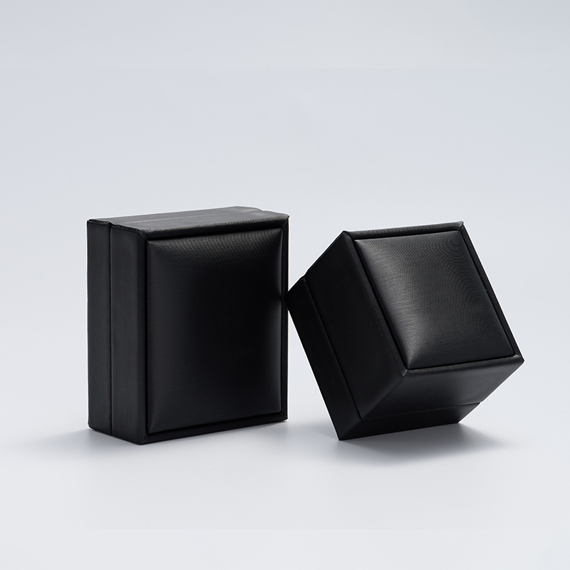 New Customized High Quality Black PU Leather Necklace Pendant Jewelry Packaging Box