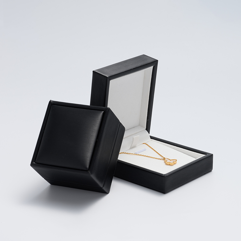 New Customized High Quality Black PU Leather Necklace Pendant Jewelry Packaging Box