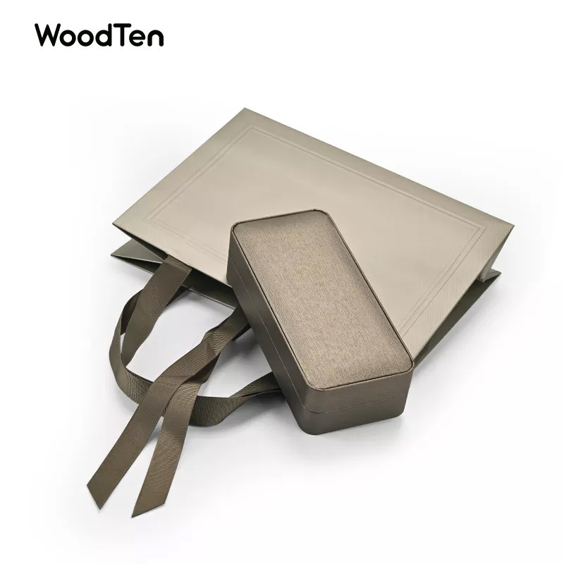 Wholesale Custom Logo Color Printed Luxury Paper Bag Jewelry Gift Packaging Bags with Handle Recycle Paper Shopping Bag