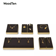 hot sale jewelry display set luxury white pu leather and metal jewelry display stand