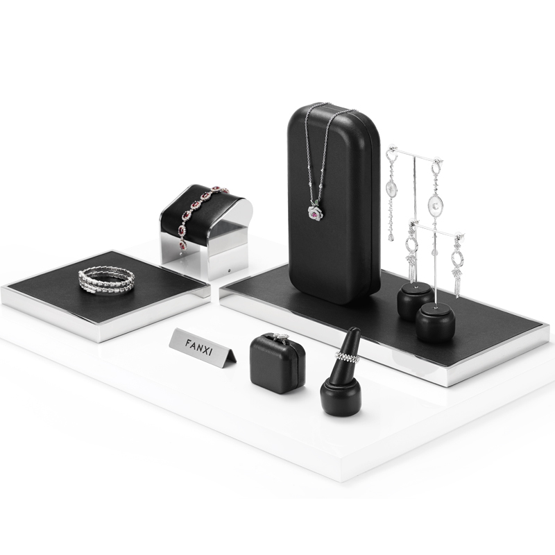 TT113 New Arrival Luxury Custom PU Leather Metal Jewelry Display Stand Black Jewelry Window Display Set